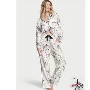 Victoria’s Secret Christmas Reindeer Flannel Long Pajama Set